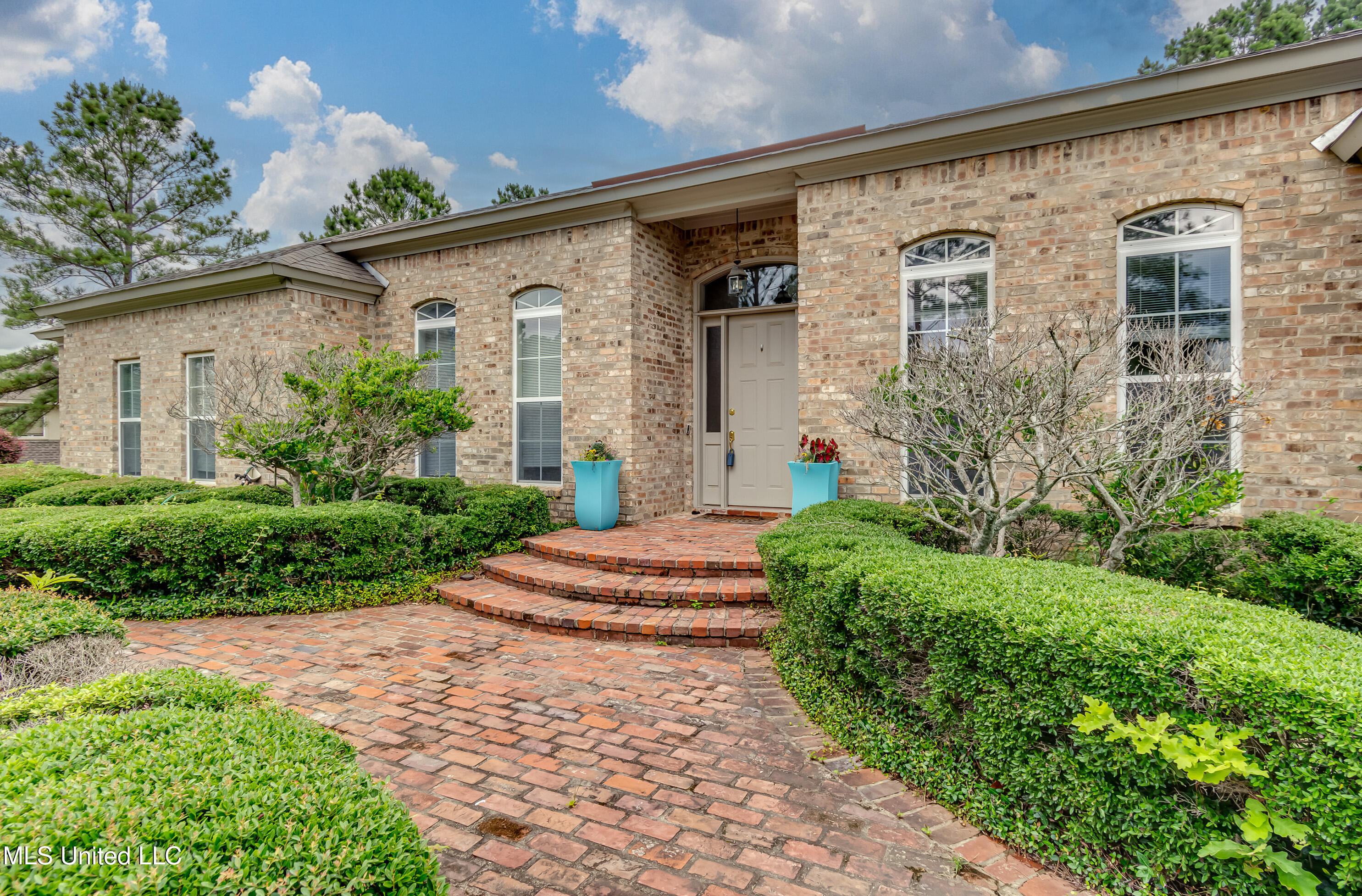 121 Poplar Ridge Drive Brandon, MS 39047 - Photo 1 of 66 Front
