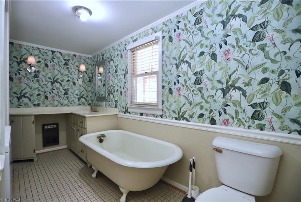 1419 Altamahaw Union Ridge Road Burlington, NC 27217 - Photo 18 of 32 Gallery Image 18