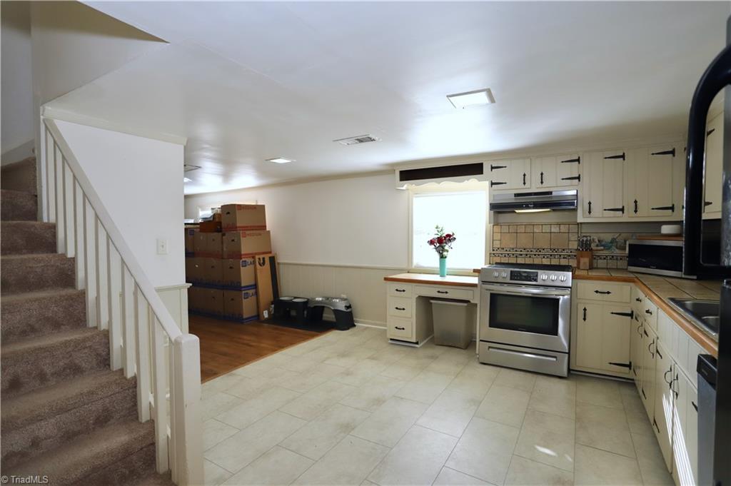 1419 Altamahaw Union Ridge Road Burlington, NC 27217 - Photo 2 of 32 Gallery Image 2
