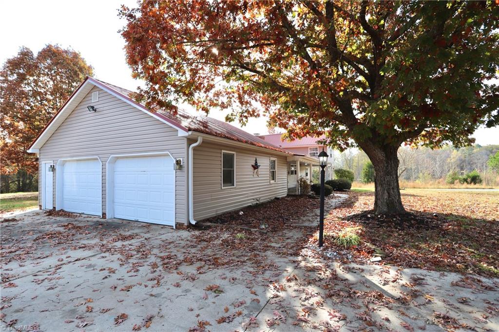 1419 Altamahaw Union Ridge Road Burlington, NC 27217 - Photo 29 of 32 Gallery Image 29