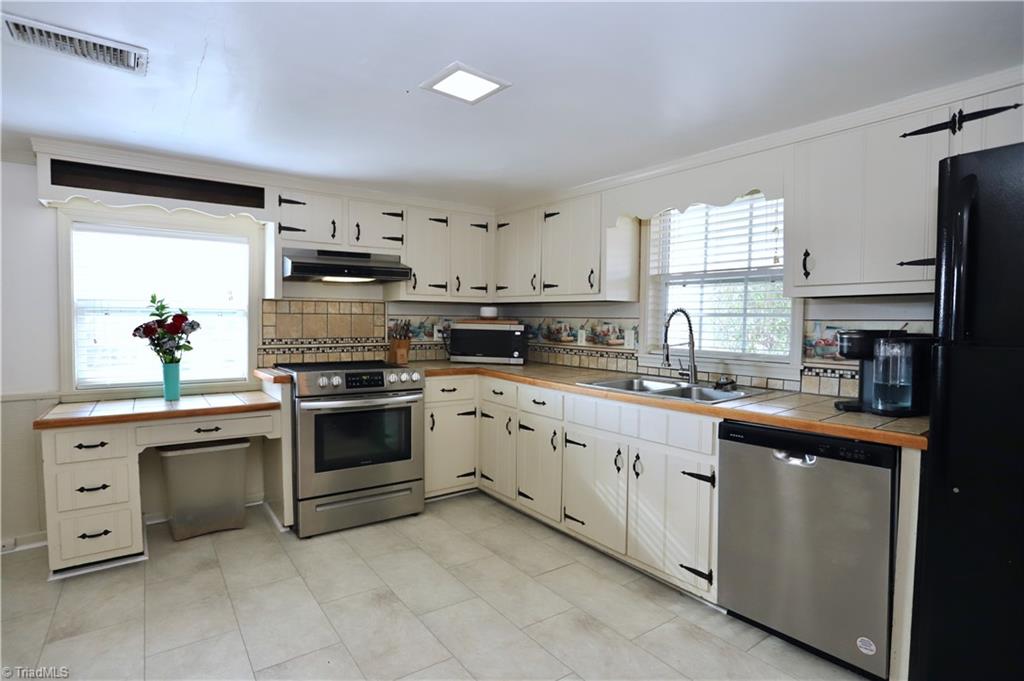1419 Altamahaw Union Ridge Road Burlington, NC 27217 - Photo 10 of 32 Gallery Image 10