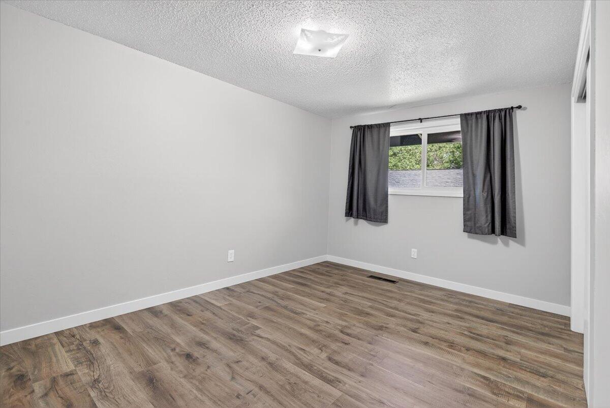 309 North Berkeley Way Medford, OR 97504 - Photo 19 of 32 2nd Bedroom
