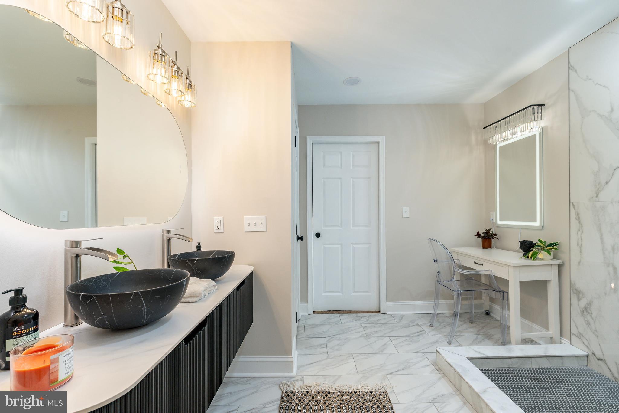 610 Convent Road, Unit D Aston, PA 19014 - Photo 33 of 72 Primary Ensuite Bathroom
