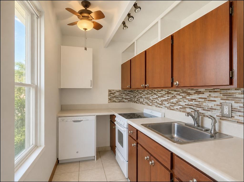 523 Club Circle Lake Wales, FL 33854 - Photo 8 of 25 a kitchen with a sink cabinets and window