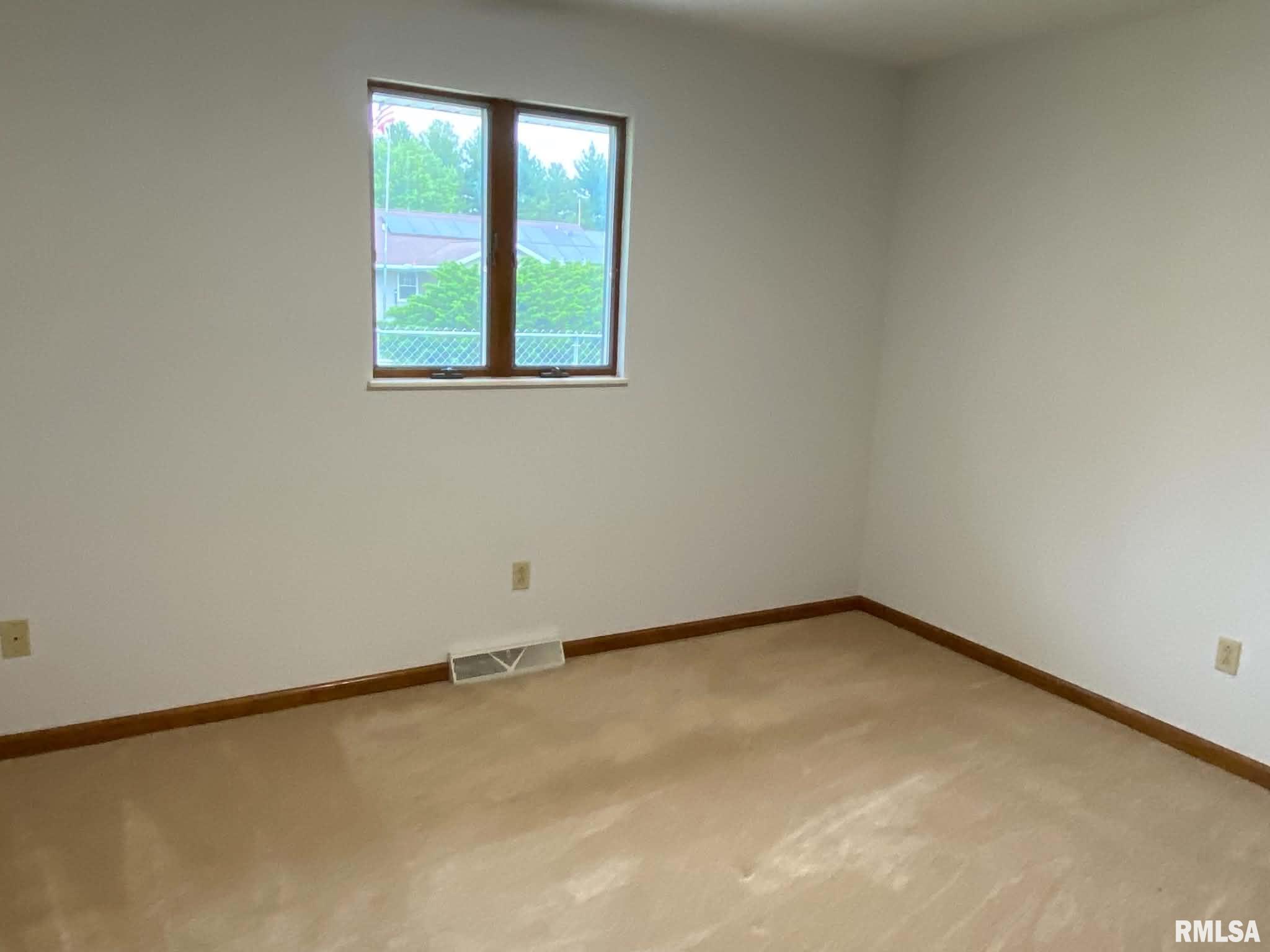 1547 East Myrtle Street Canton, IL 61520 - Photo 13 of 23