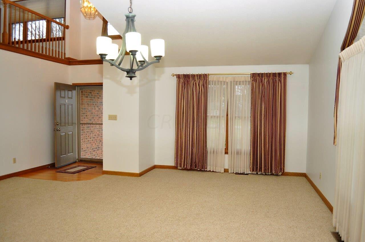 271 Holder Road Baltimore, OH 43105 - Photo 4 of 66 Dining Room - 271 Holder Road NW, Baltimore, OH 43105