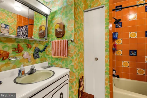 $530,000 | 5730 Thomas Edison Court, Alexandria, VA 22310