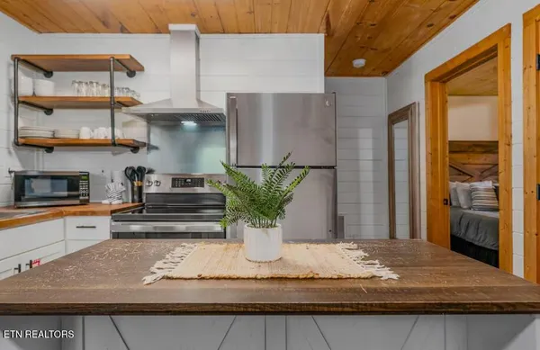 $897,000 | 1805 Shady Grove Road, Sevierville, TN 37876