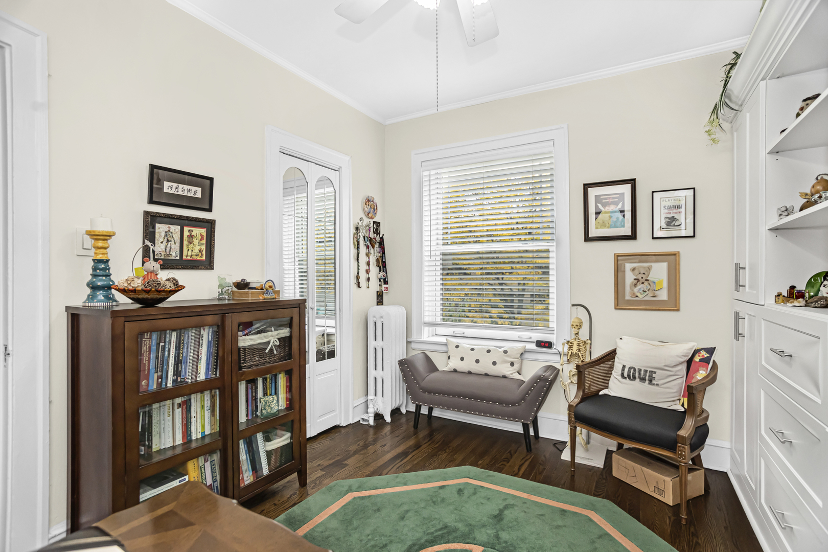 520 Sheridan Road, Unit 2A Evanston, IL 60202 - Photo 13 of 16 a living room with furniture and a book shelf