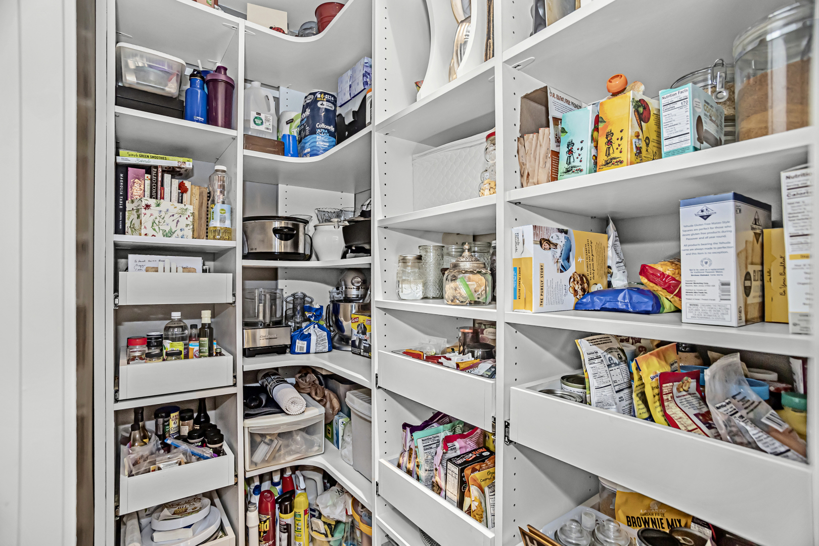520 Sheridan Road, Unit 2A Evanston, IL 60202 - Photo 15 of 16 a store room with lots of clutter and storage