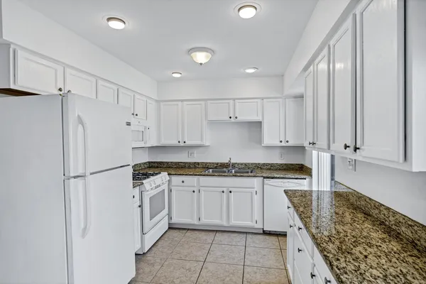 $1,800 | 3840 North 43rd Avenue, Unit 78, Phoenix, AZ 85031