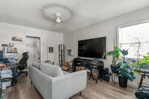 $1,100,000 | 2200 West Burbank Boulevard, Burbank, CA 91506
