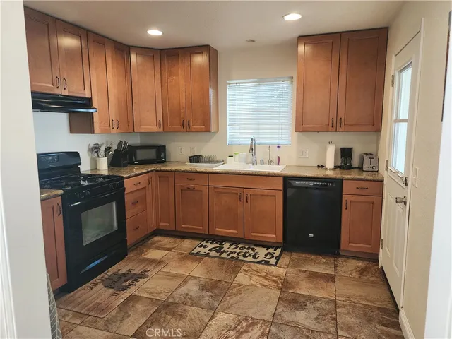 $4,100 | 501 South Courtney Avenue, Fullerton, CA 92833