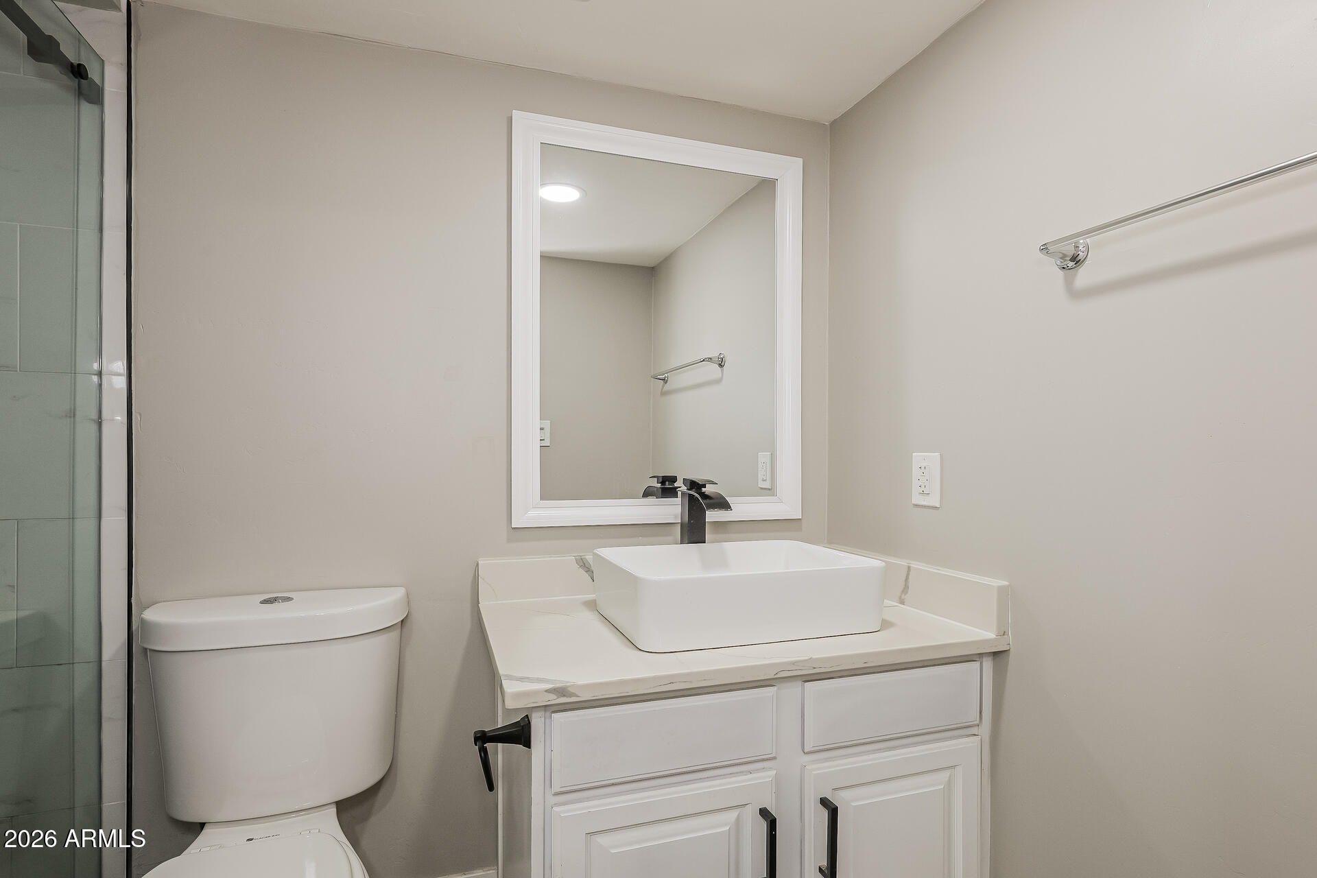6645 South 40th Way Phoenix, AZ 85042 - Photo 18 of 21 018-photo-bathroom-15127476