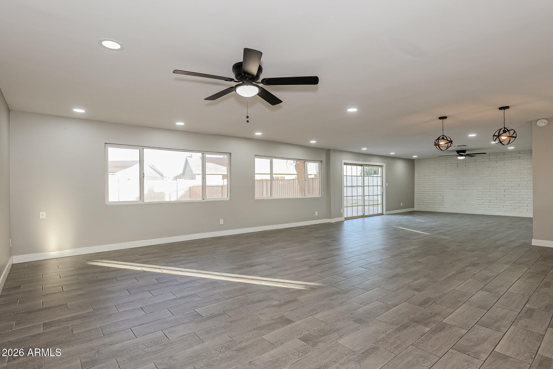 6645 South 40th Way Phoenix, AZ 85042 - Photo 3 of 21 003-photo-living-room-15127481