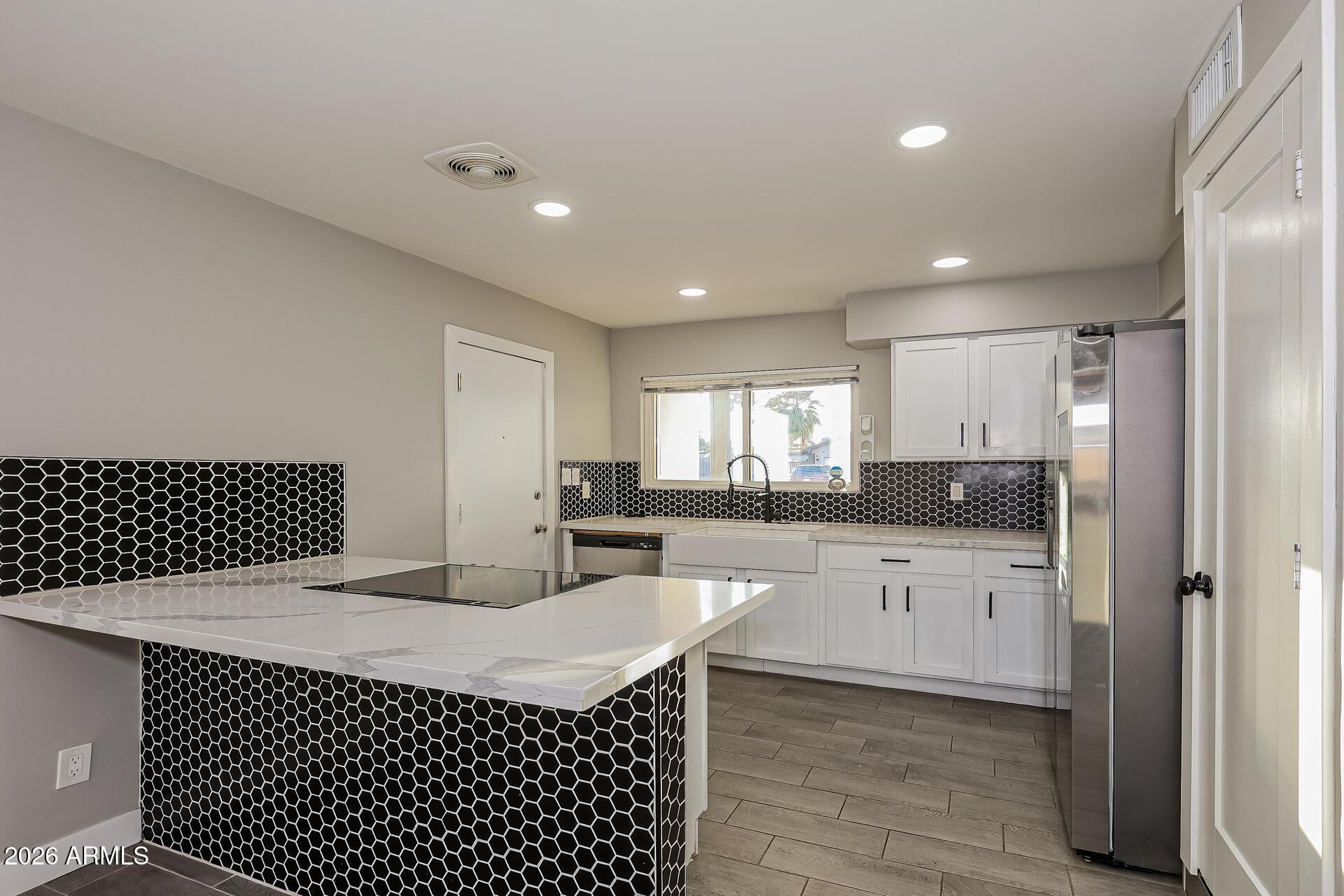 6645 South 40th Way Phoenix, AZ 85042 - Photo 6 of 21 006-photo-kitchen-15129188