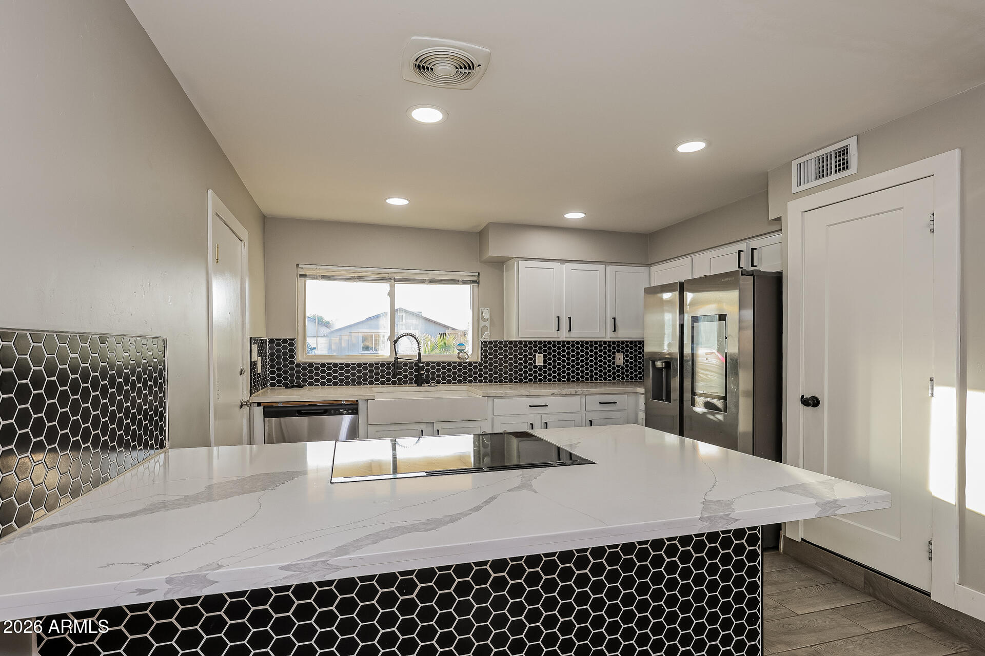 6645 South 40th Way Phoenix, AZ 85042 - Photo 7 of 21 007-photo-kitchen-15129191