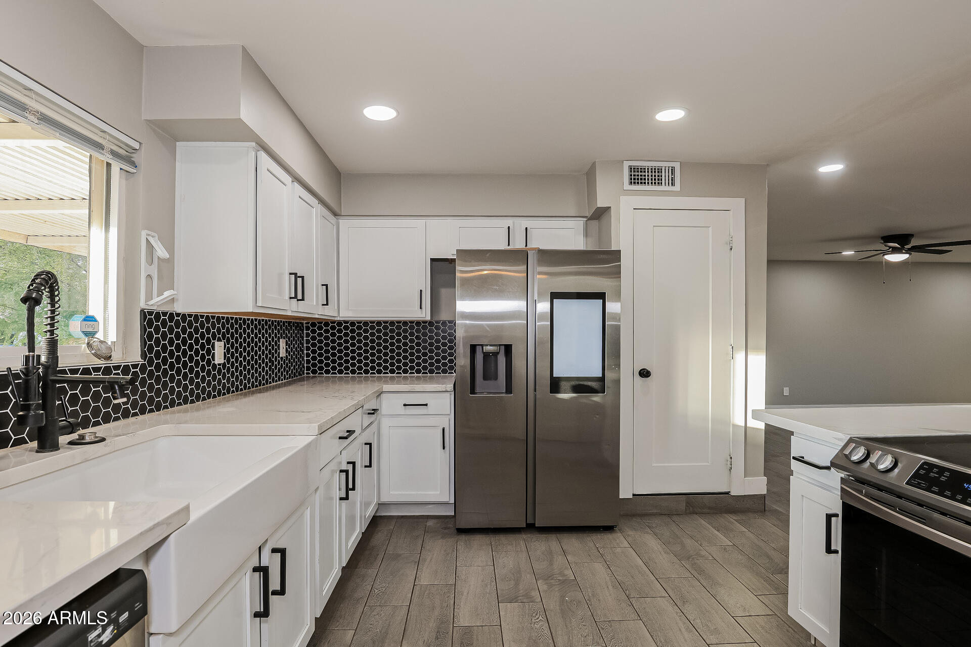 6645 South 40th Way Phoenix, AZ 85042 - Photo 8 of 21 008-photo-kitchen-15129192