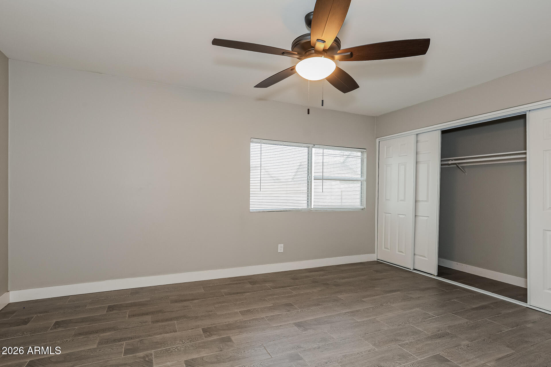 6645 South 40th Way Phoenix, AZ 85042 - Photo 9 of 21 009-photo-main-bedroom-15127470