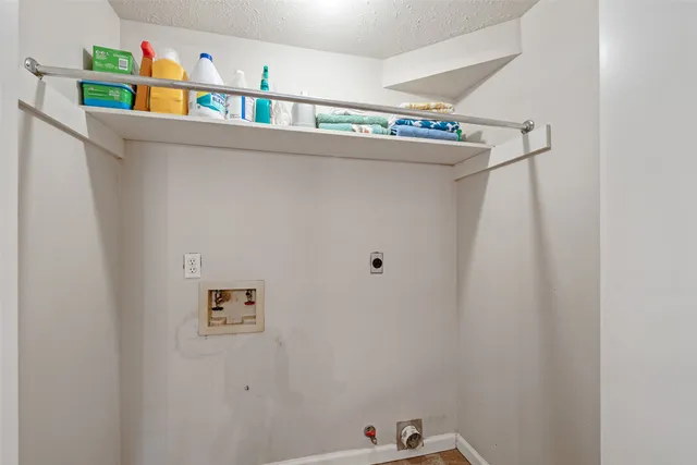 a view of a livingroom with furniture and closet