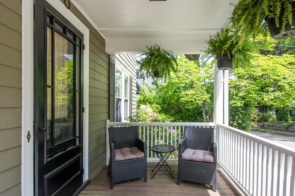 9 Oak Road Milton, MA 02186 - Photo 4 of 38 Gallery Image 4