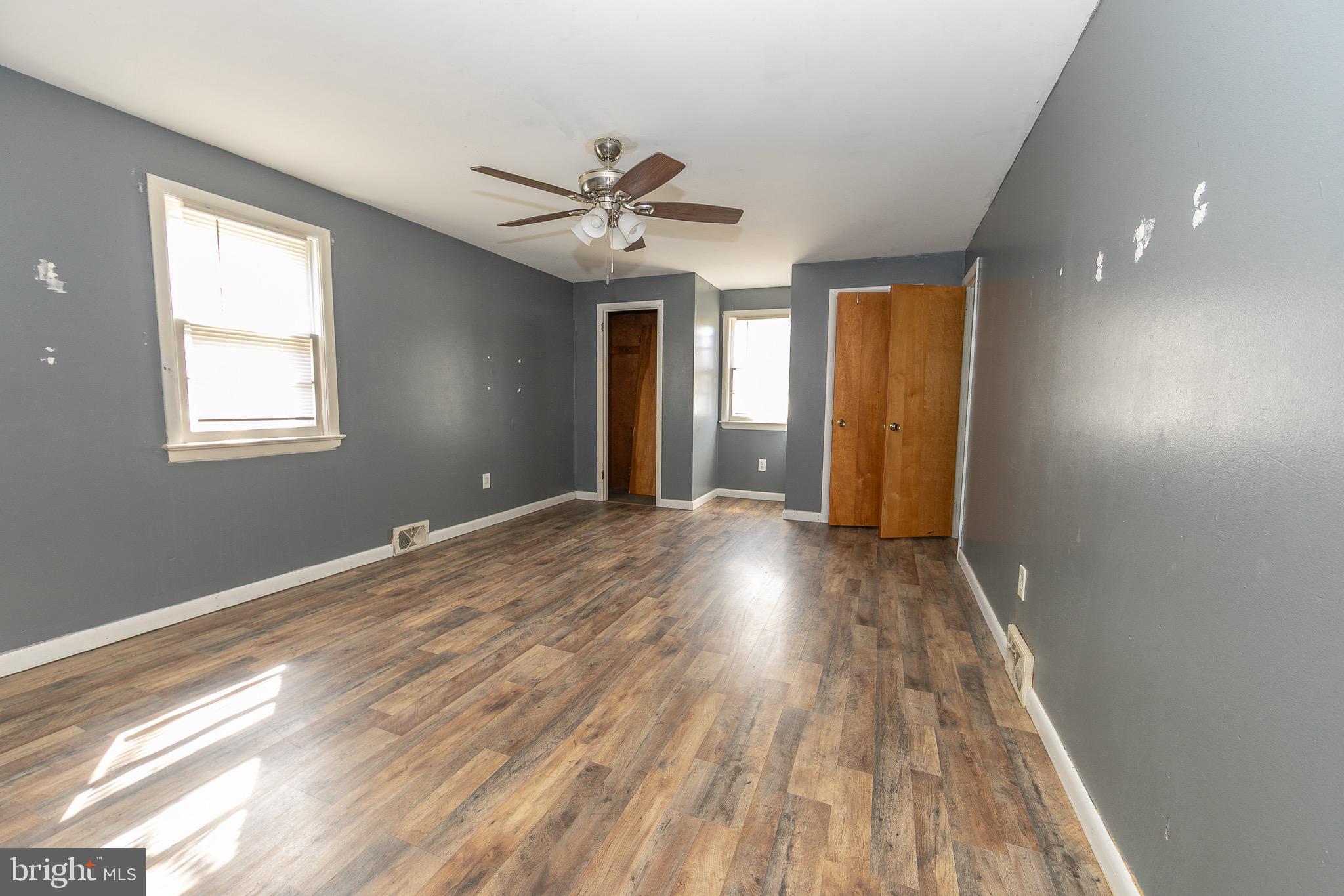 23 School Lane Carneys Point, NJ 08069 - Photo 8 of 21 a view of a livingroom with wooden floor and a ceiling fan
