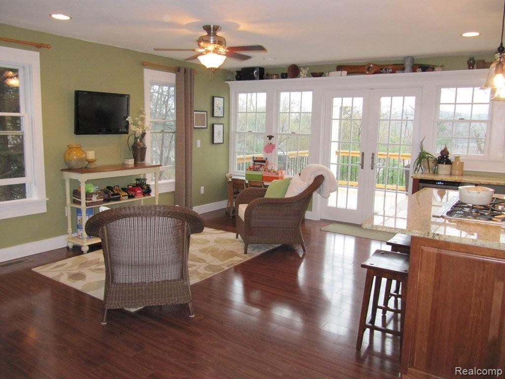 403 West 2nd Street Rochester, MI 48307 - Photo 7 of 25 Family Room w/view of Kitchen