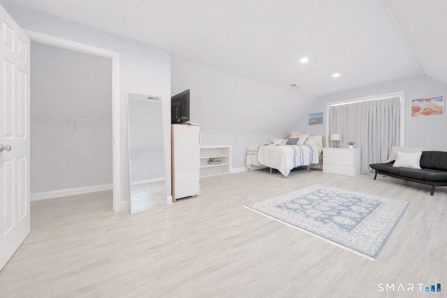 240 Tom Swamp Road Hamden, CT 06518 - Photo 9 of 18