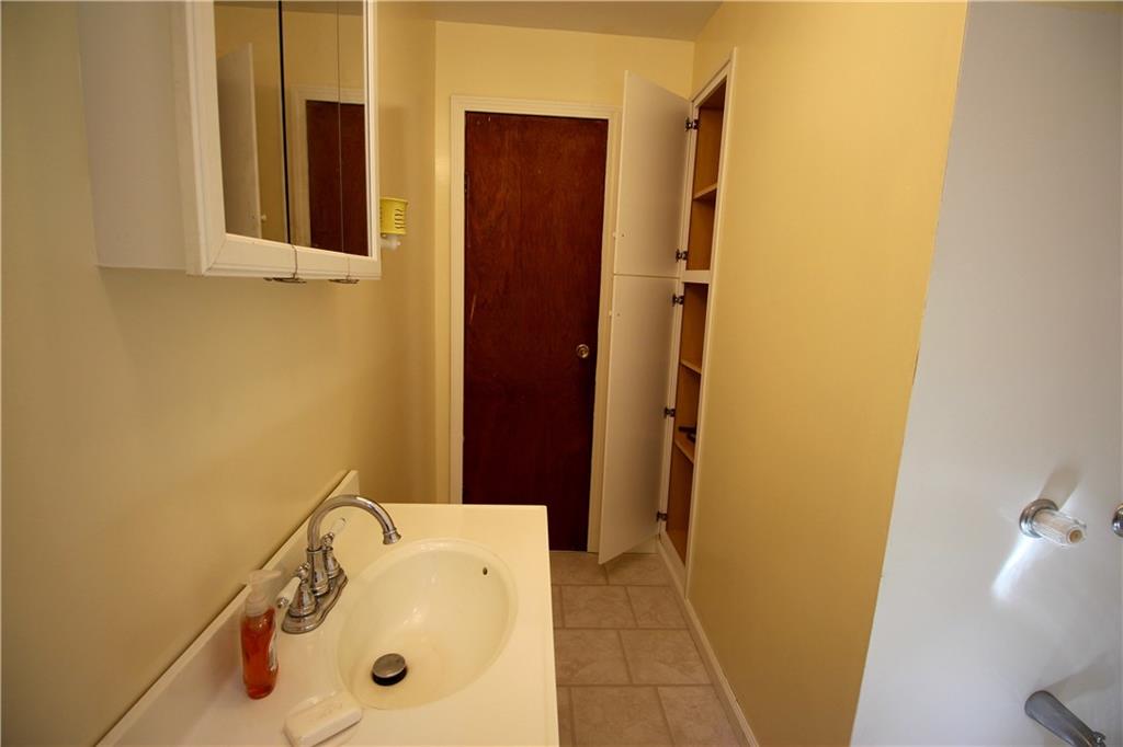 326 Nutt Road Grove City, PA 16127 - Photo 8 of 23