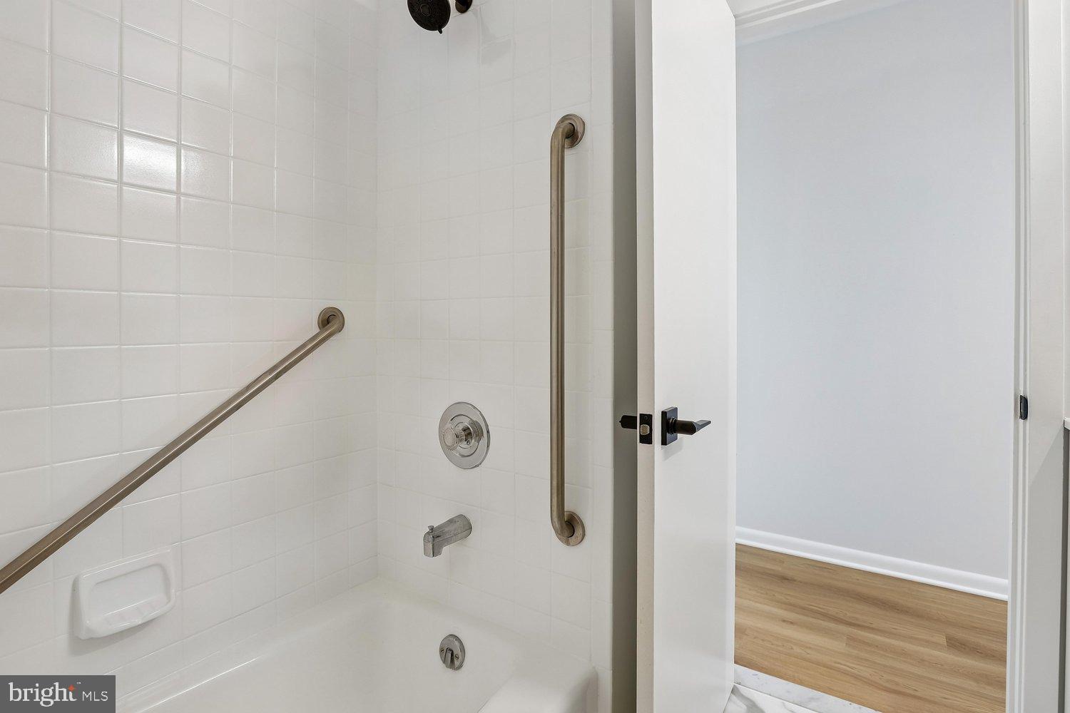 4001 Old Court Road, Unit 307 Baltimore, MD 21208 - Photo 21 of 39 Hallway Bath