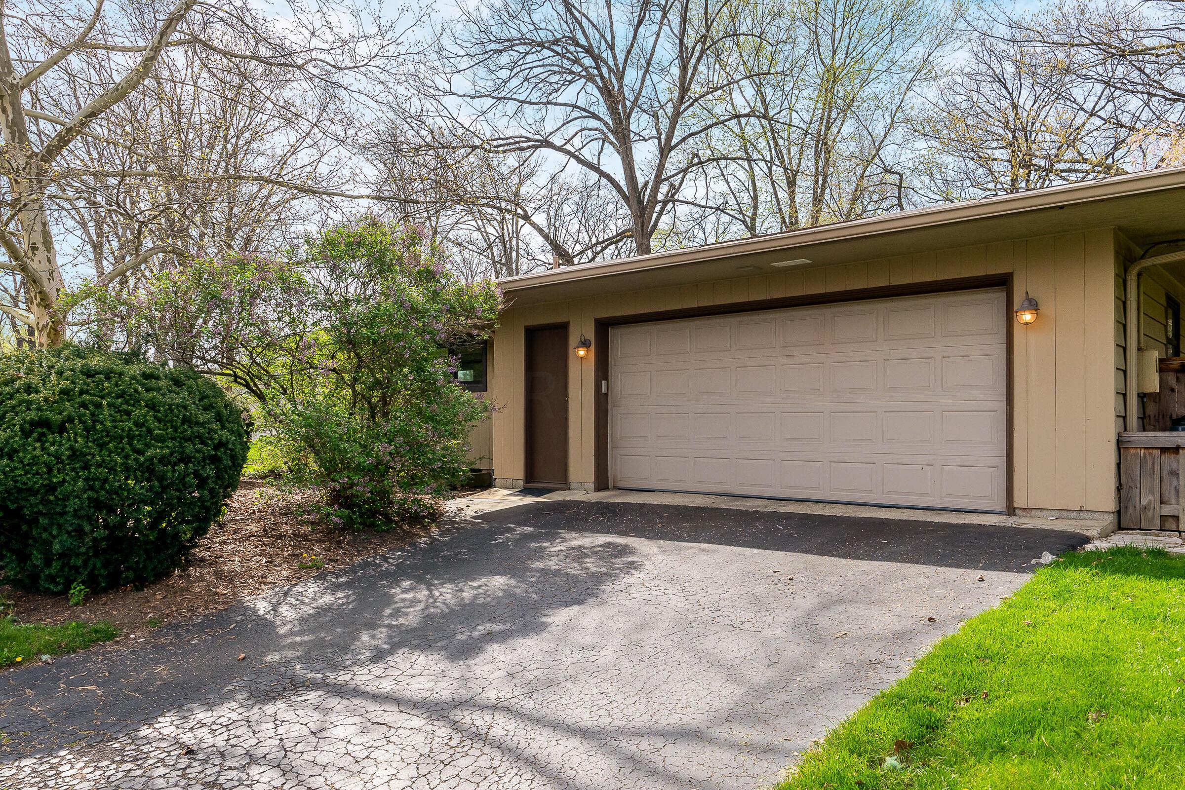 3177 Leeds Road Columbus, OH 43221 - Photo 26 of 32 Garage