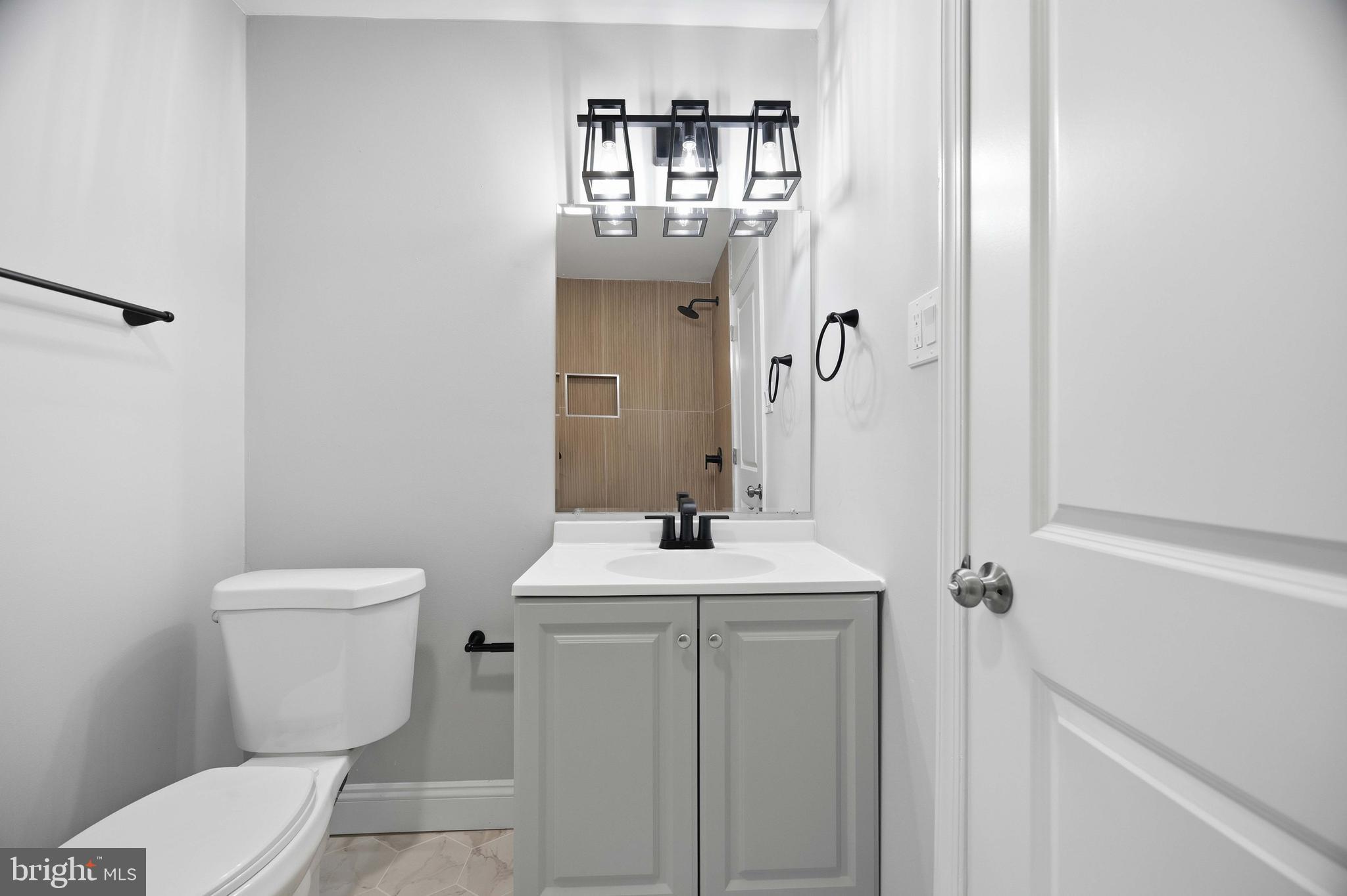 2139 South 15th Street Philadelphia, PA 19145 - Photo 20 of 33 2nd fl Full Bath