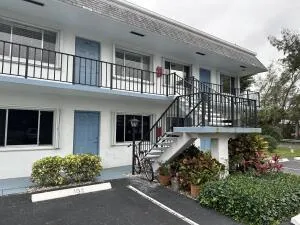 $1,500 | 2440 Lake Osborne Drive, Unit 201, Lake Worth Beach, FL 33461