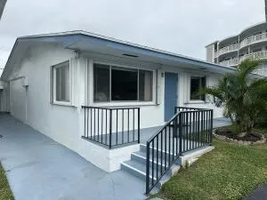 $1,500 | 2440 Lake Osborne Drive, Unit 201, Lake Worth Beach, FL 33461