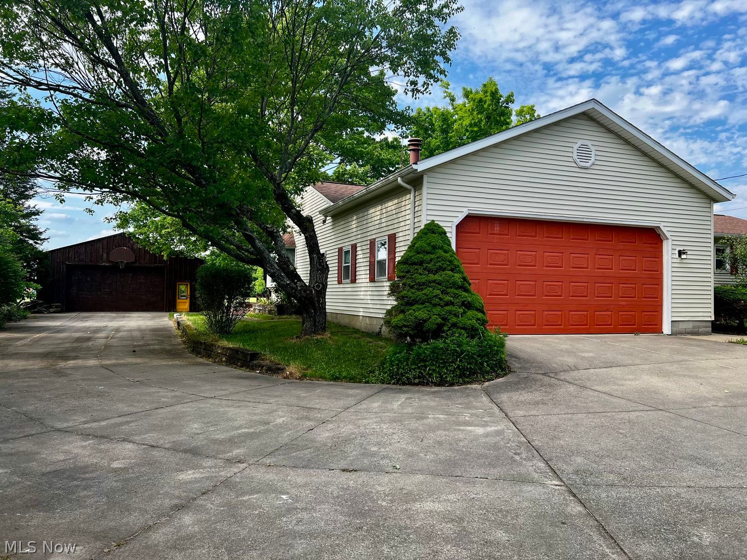 1123 Granger Road Medina, OH 44256 - Photo 4 of 31 Drive Way