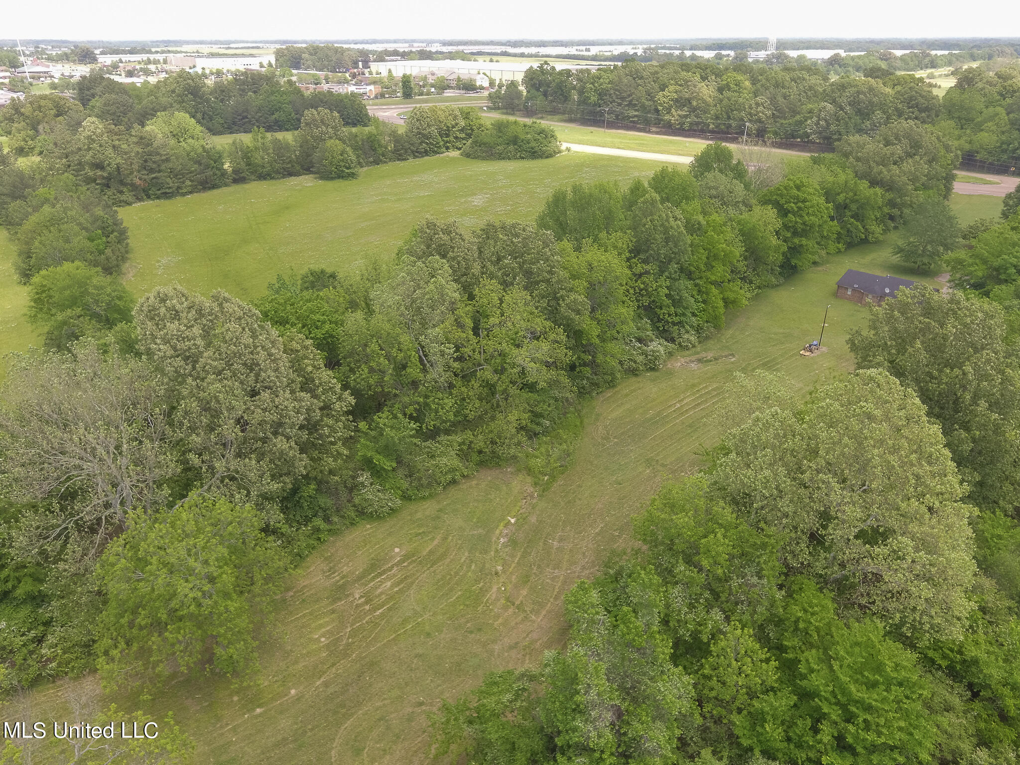 6741 Hacks Cross Road Olive Branch, MS 38654 - Photo 20 of 41 6741 Hacks Cross Road Drone-16