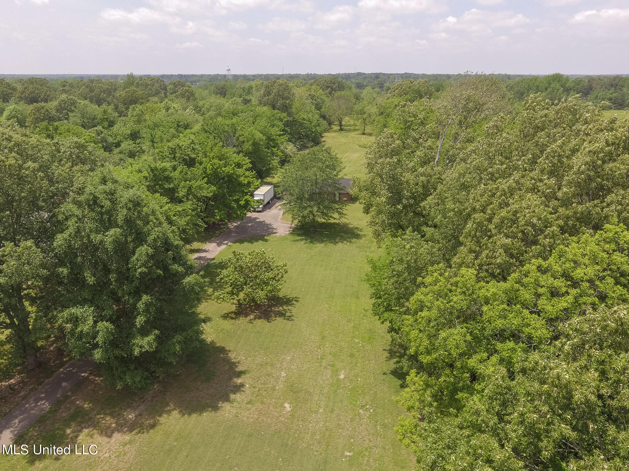 6741 Hacks Cross Road Olive Branch, MS 38654 - Photo 26 of 41 6741 Hacks Cross Road Drone-2