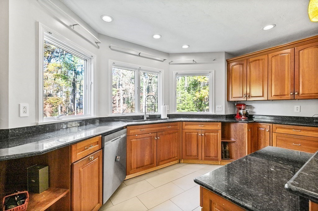 5 Gurney Place Rochester, MA 02770 - Photo 27 of 41