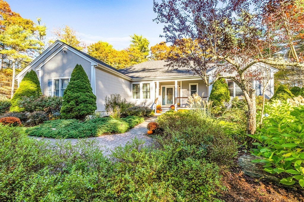 5 Gurney Place Rochester, MA 02770 - Photo 4 of 41