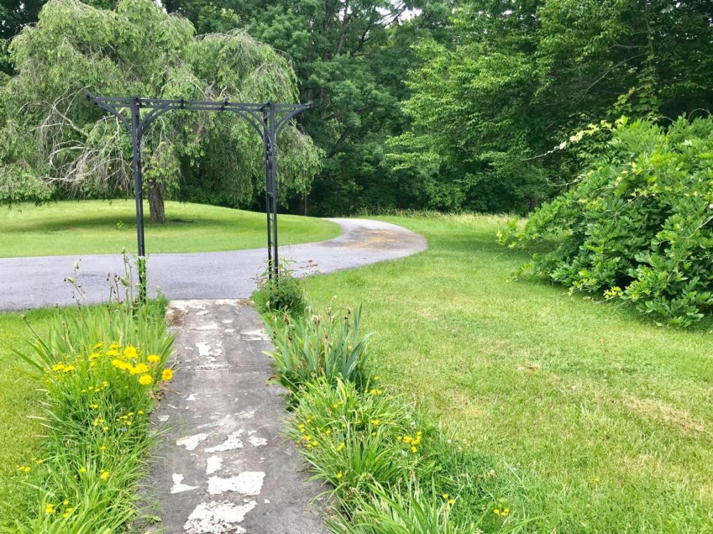 518 Beech Forest Road Bristol, TN 37620 - Photo 2 of 26 Photo 2