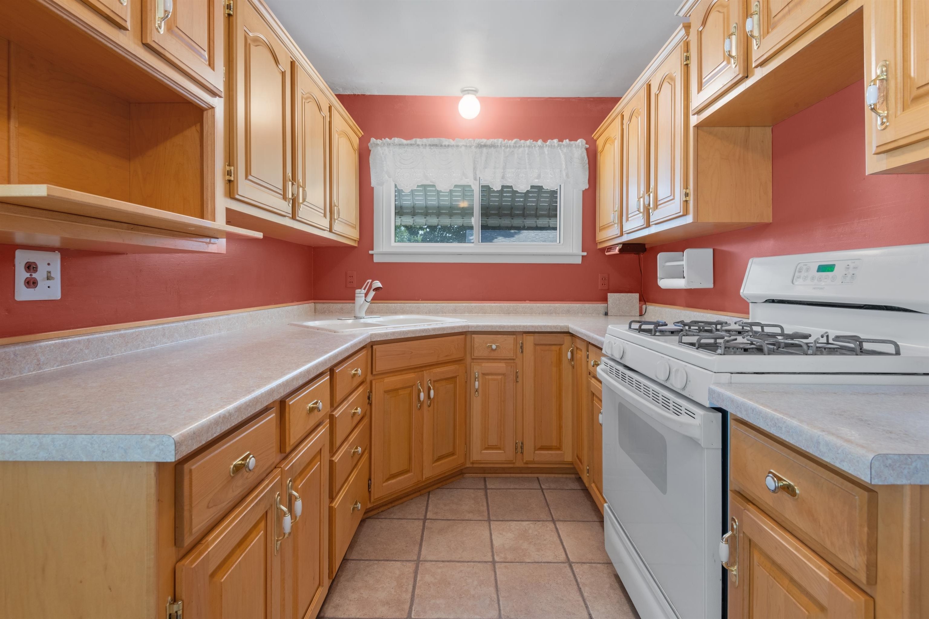 1925 Thomas Street Marinette, WI 54143 - Photo 12 of 20