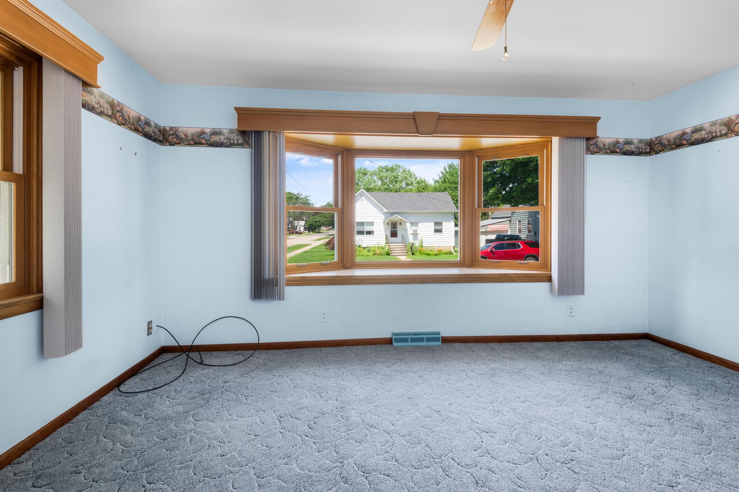 1925 Thomas Street Marinette, WI 54143 - Photo 3 of 20