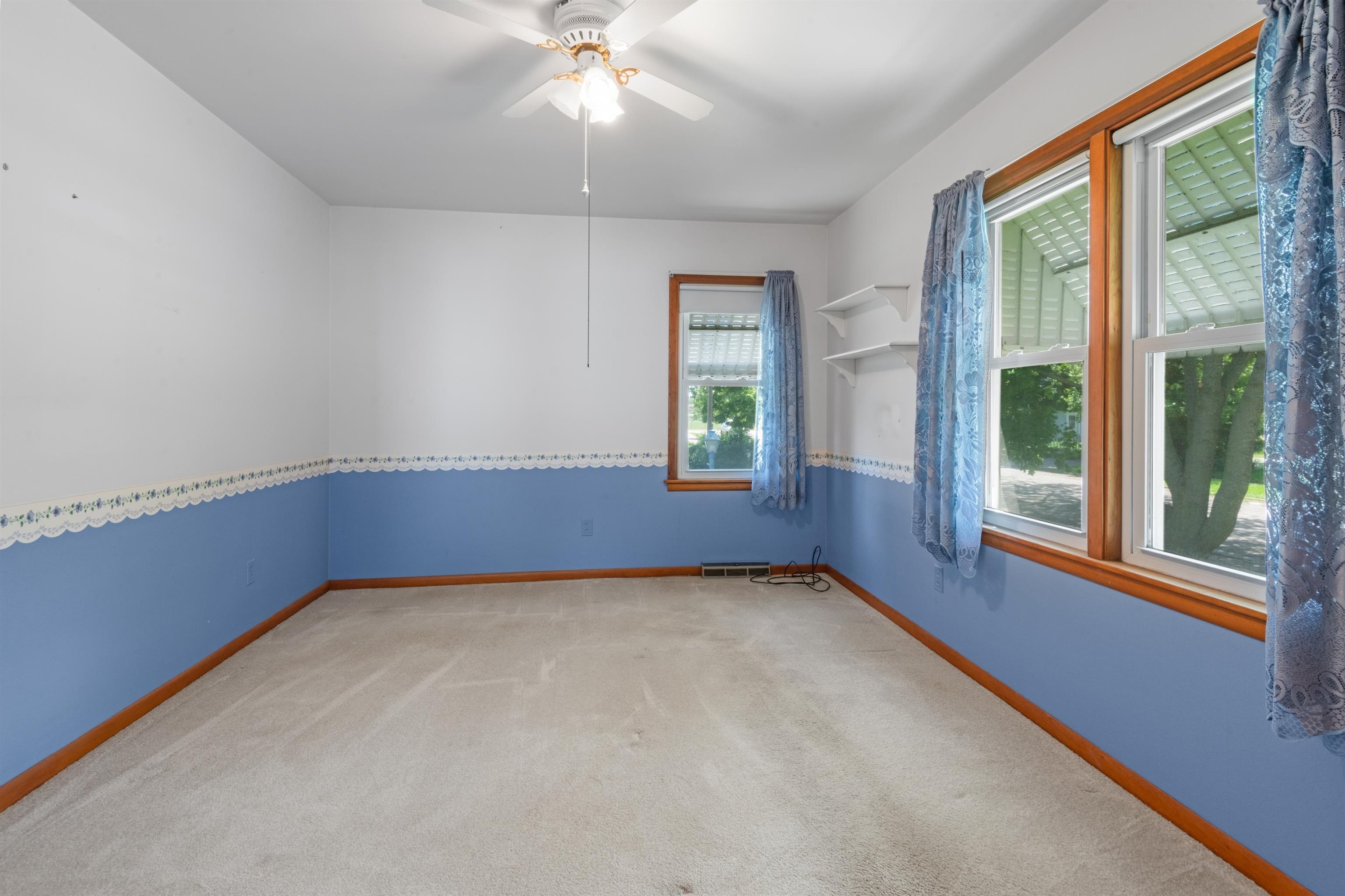 1925 Thomas Street Marinette, WI 54143 - Photo 4 of 20