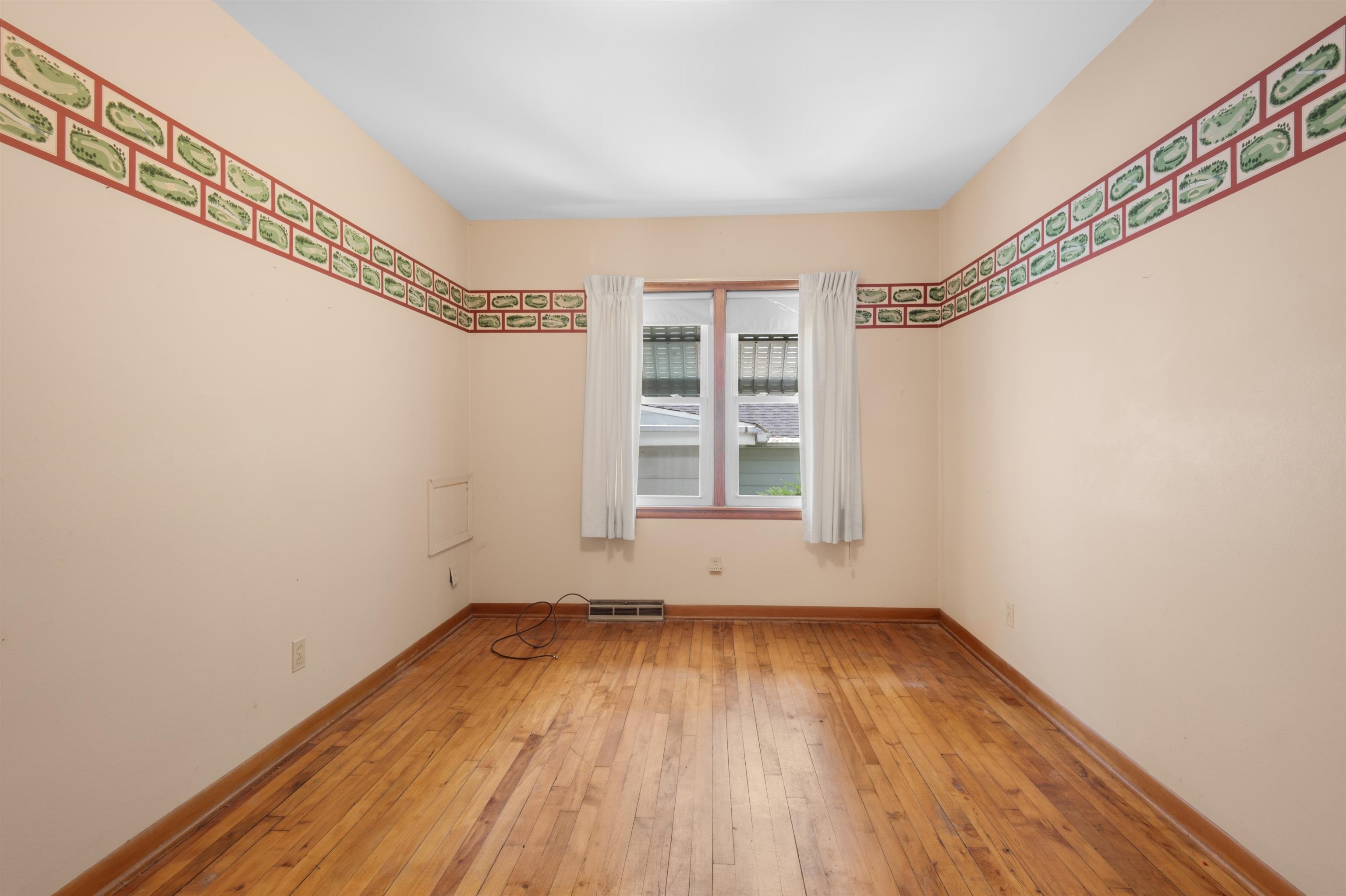 1925 Thomas Street Marinette, WI 54143 - Photo 7 of 20