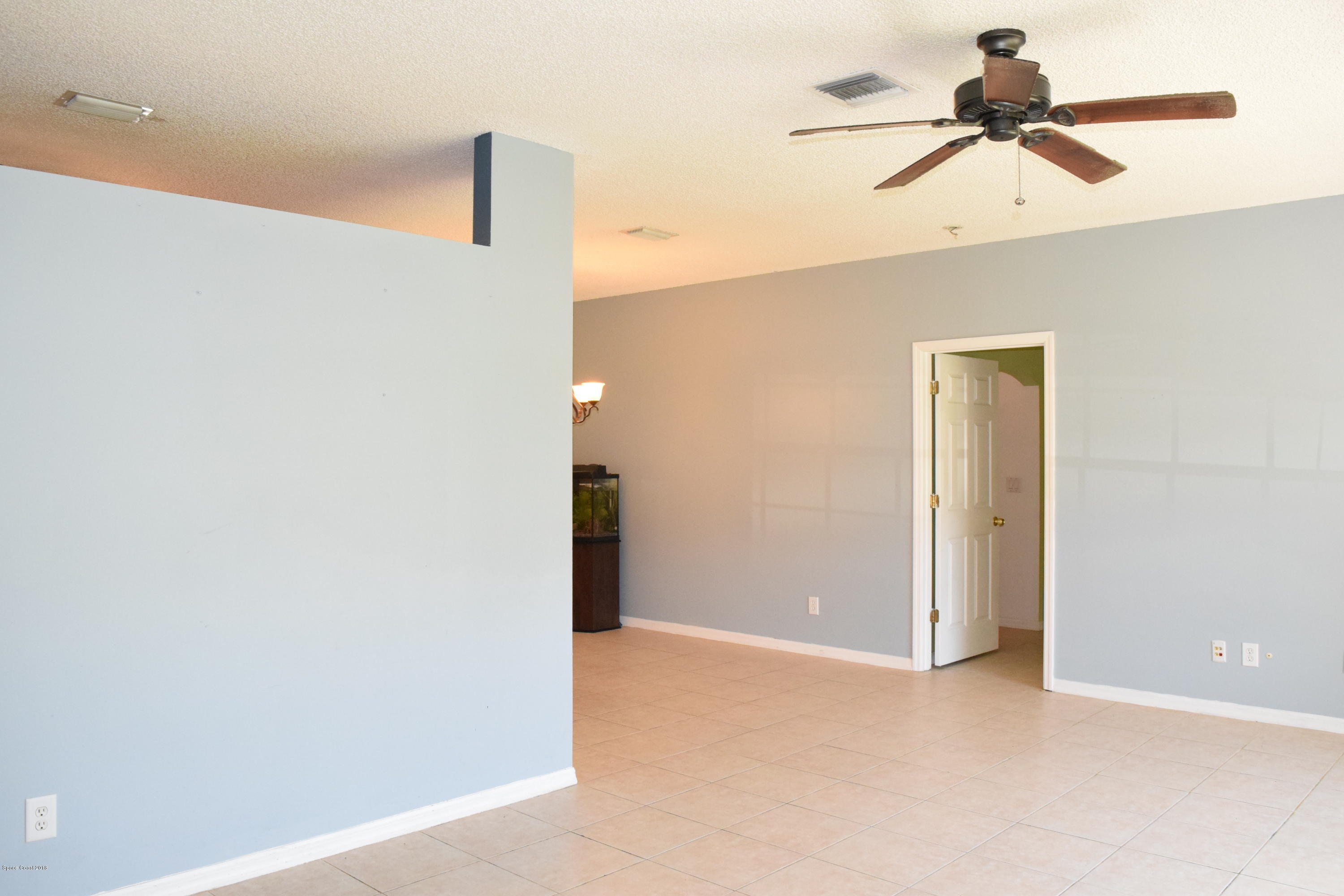 426 Danis Road Southwest Palm Bay, FL 32908 - Photo 3 of 45 DSC_0582