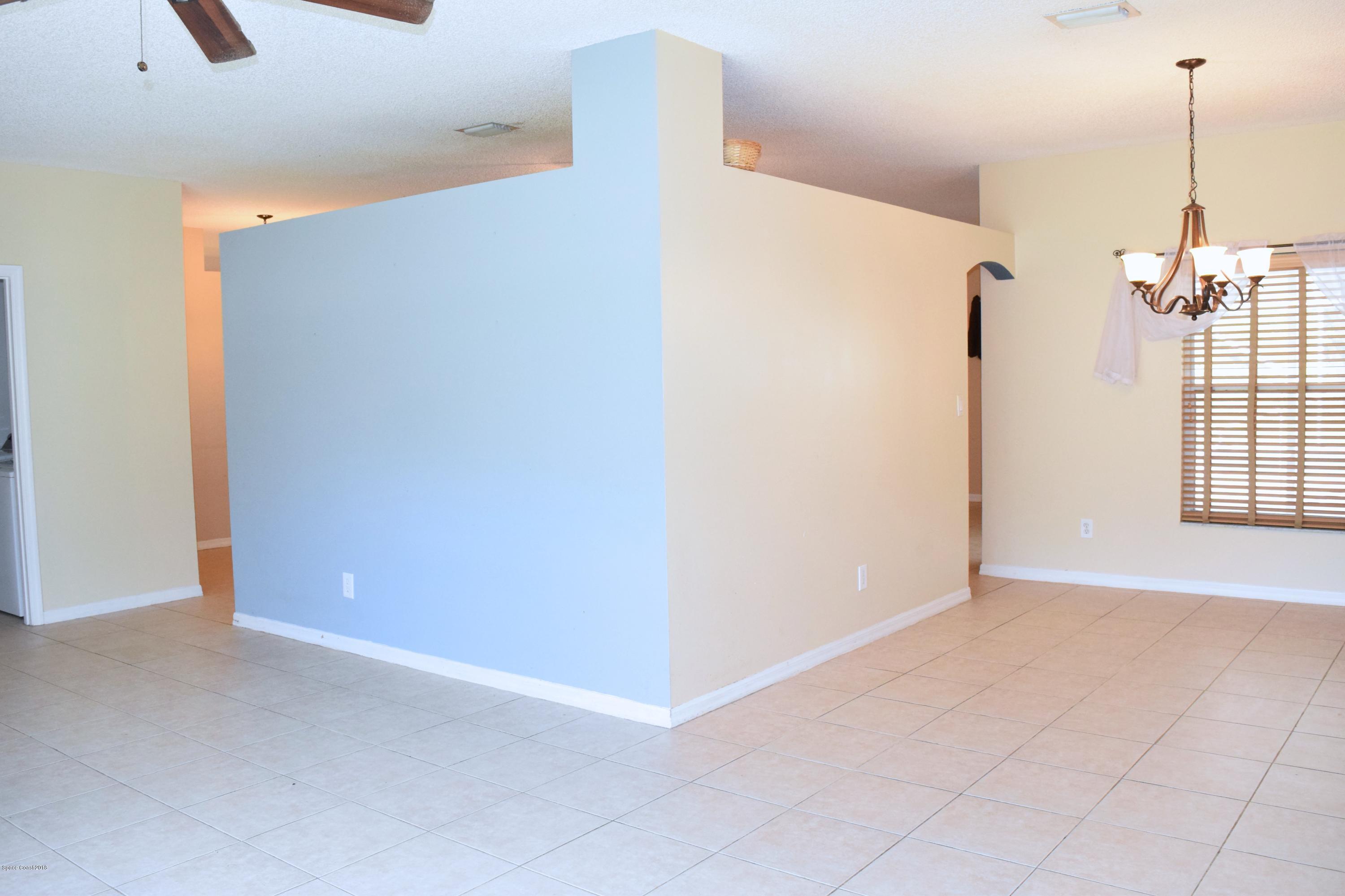 426 Danis Road Southwest Palm Bay, FL 32908 - Photo 8 of 45 DSC_0588