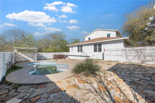 $459,900 | 656 County Road 3570, China Spring, TX 76633