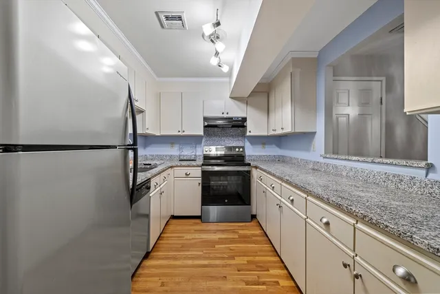 $2,250 | 45 Main Street, Unit 203, Wareham, MA 02571