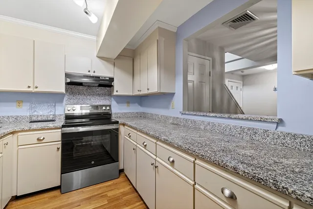 $2,250 | 45 Main Street, Unit 203, Wareham, MA 02571