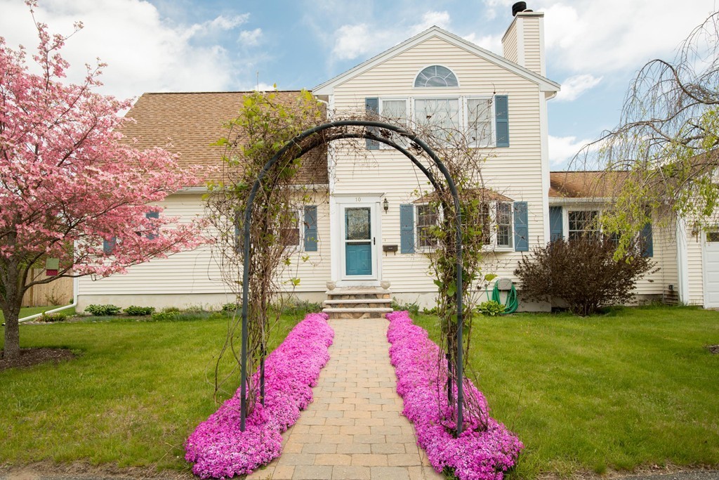 10 Manomet Road Peabody, MA 01960 - Photo 2 of 29 Gallery Image 2
